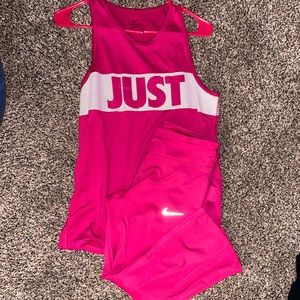 NIKE WOMENS DRIFIT MAROON OUTFIT SIZE MEDIUM